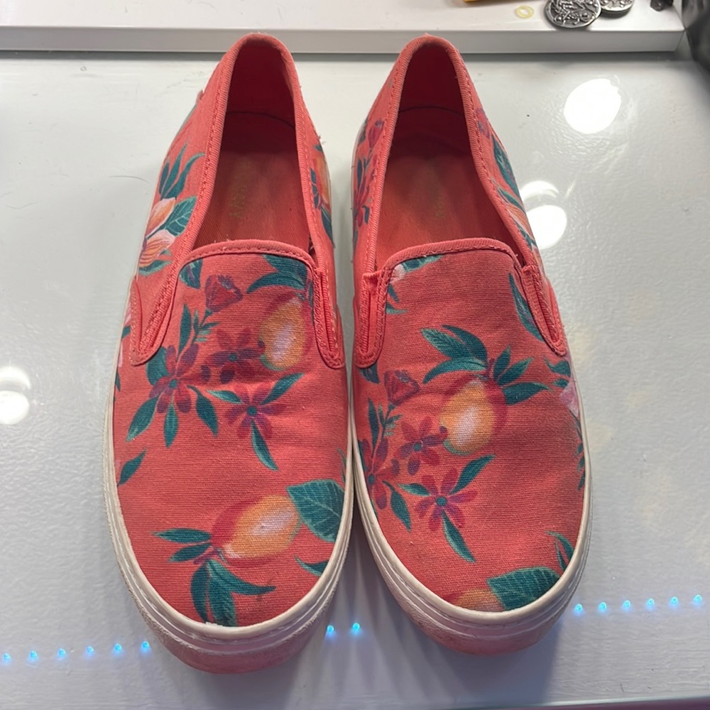 Old Navy Peach Shoes